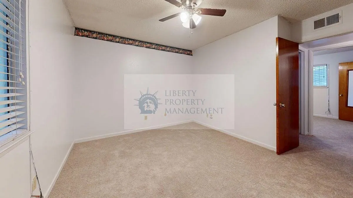 3 bed, 1010 sqft, $1,995 — Photo 4