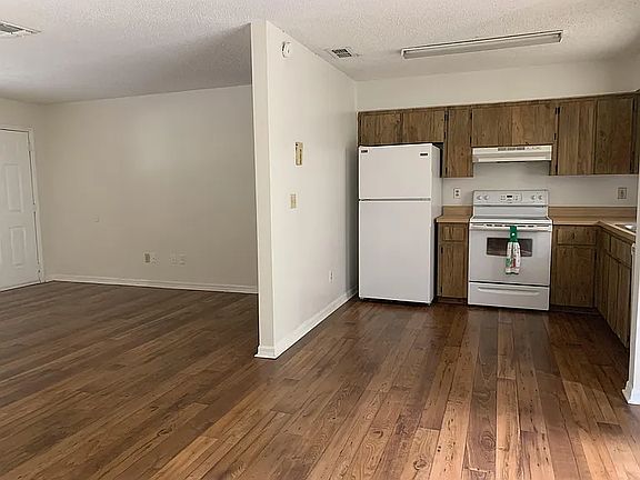 3rd image of 485 Lancaster Ave