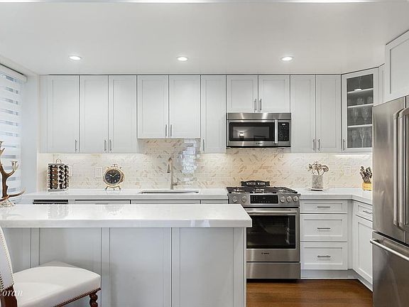 3rd image of 41 W 72nd St APT 9F