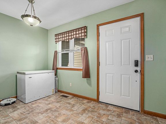 3rd image of 509 Kathryns Ct