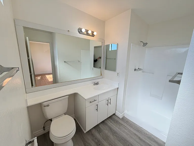 814 E Windsor Rd #104 — Photo 14