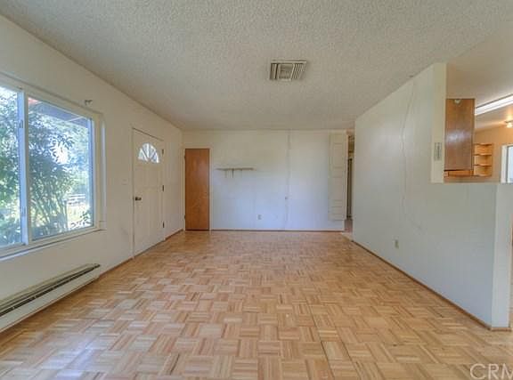 5th image of 43241 Whittier Ave