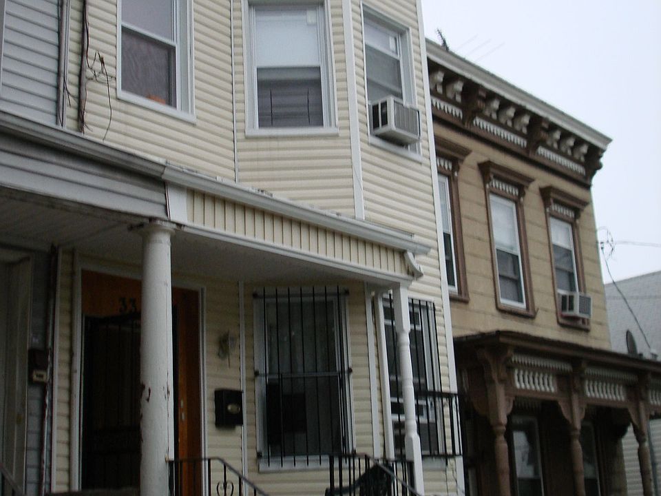 2nd image of 33 Wyona St