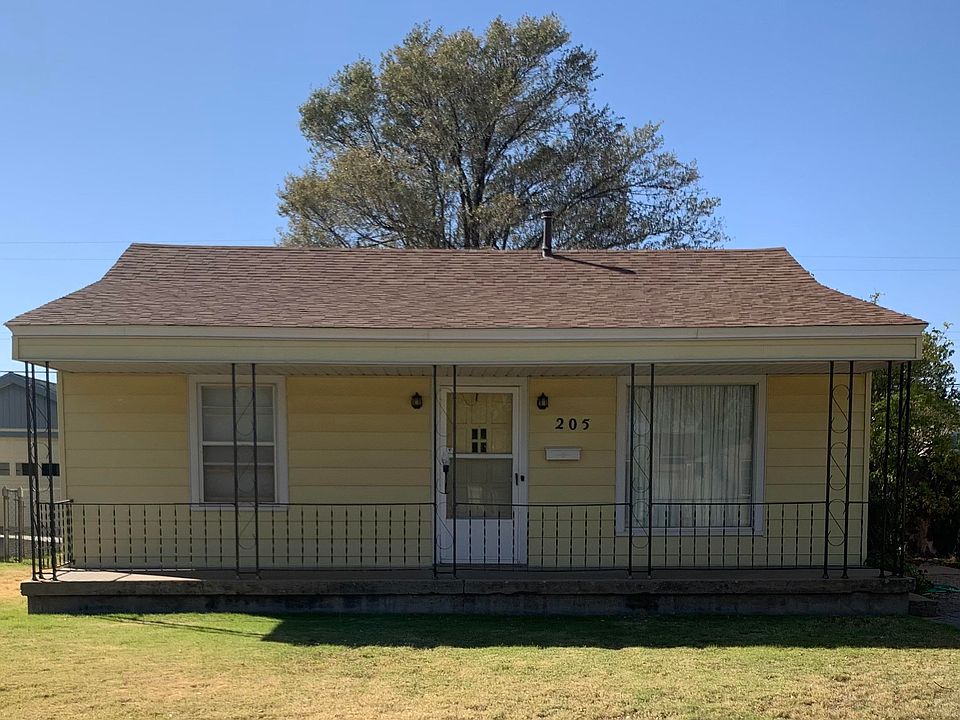 2nd image of 205 Cedar Ave