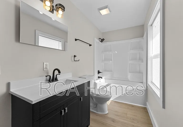 2903 E Michigan St — Photo 9