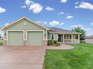 910 Timberline Dr, Cameron, MO 64429