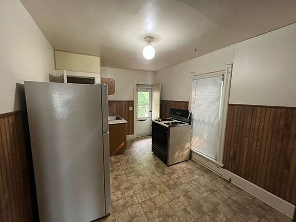 4th image of 829 E Milwaukee St #4