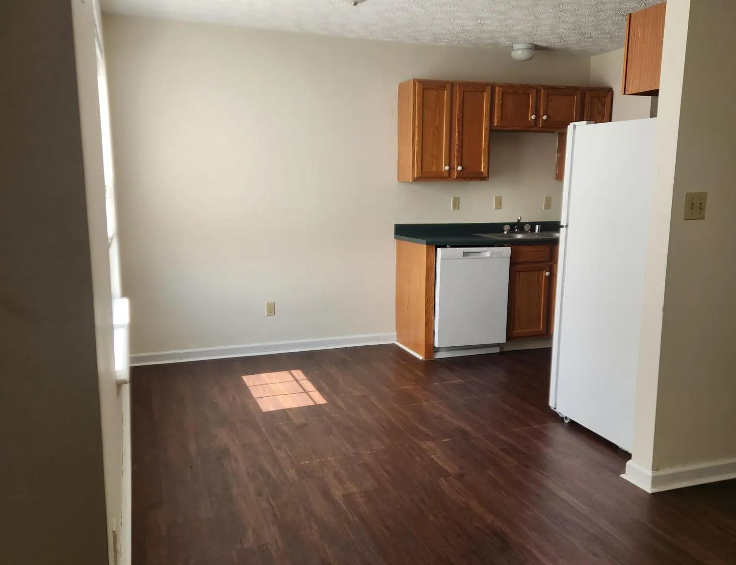 2 bed, 1.0 bath, 950 sqft, $1,025 — Photo 4