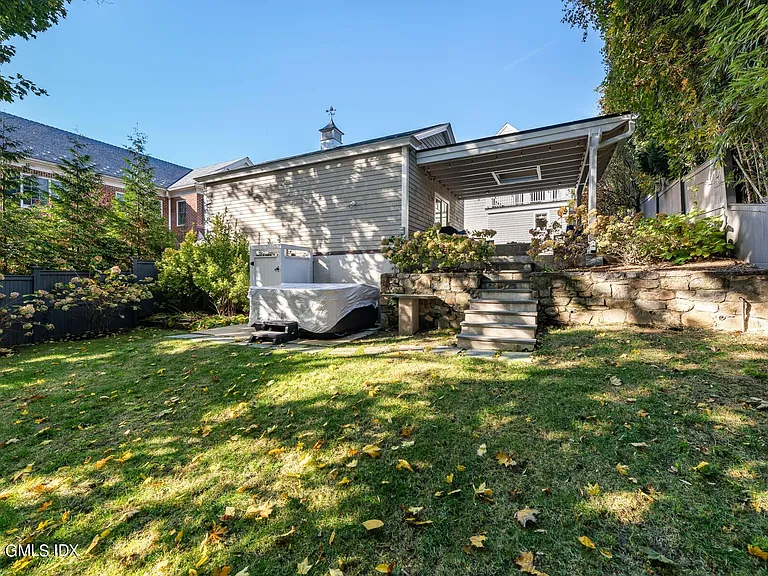 155 Milbank Ave — Photo 4