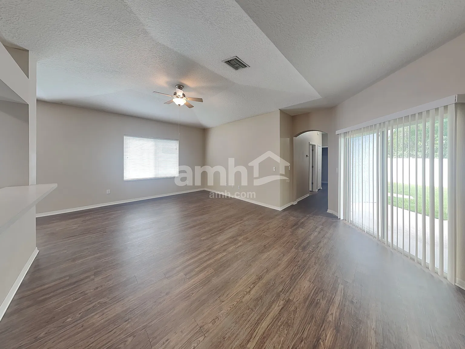 3 bed, 2.0 bath, 1994 sqft, $3,195 — Photo 4