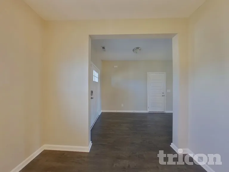 1016 Cyril Dr — Photo 3