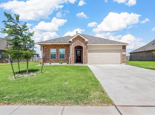 220 Coconut Dr, Azle, TX 76020