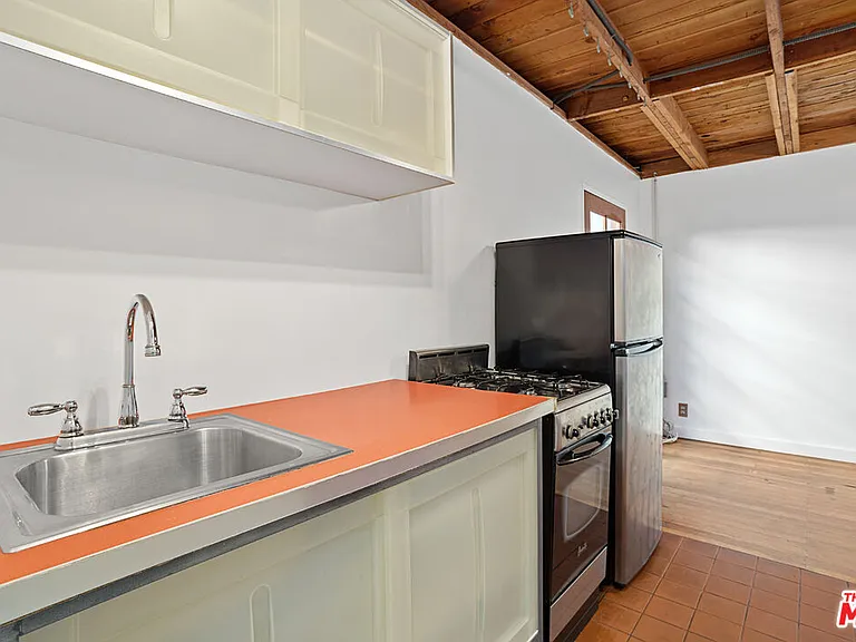 24 Westminster Ave #4 — Photo 9