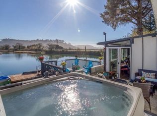 9230 Trout Pl, Gleneden Beach, OR 97388