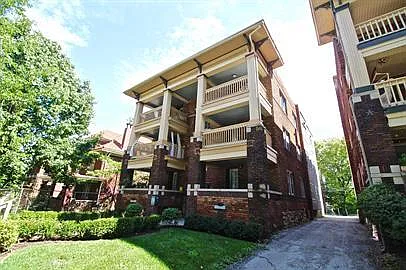 2803 Charlotte St — Photo 22