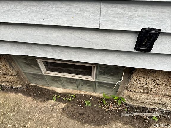 2nd image of 3040 Monroe Ave