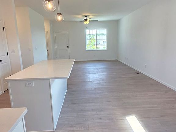 4th image of 27010 E Dogwood Ln