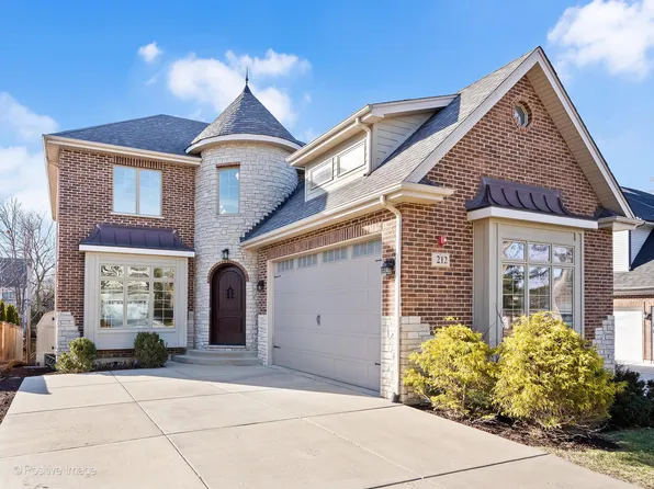 212 Holmes Ave, Clarendon Hills, IL 60514