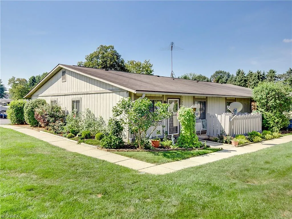 2789 Mull Ave photo 1
