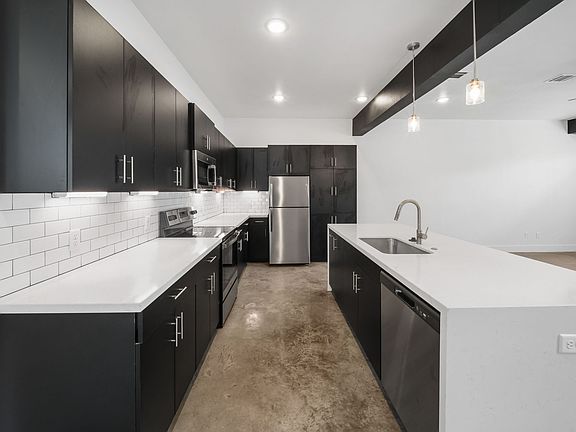 4th image of 211 Lynn Dr #102