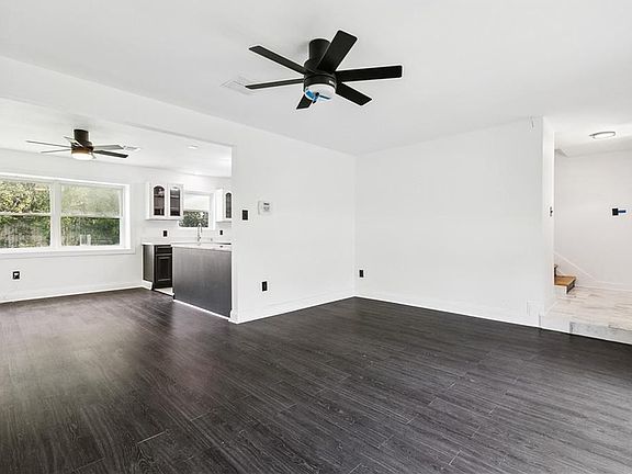 4th image of 310 Tiffany St