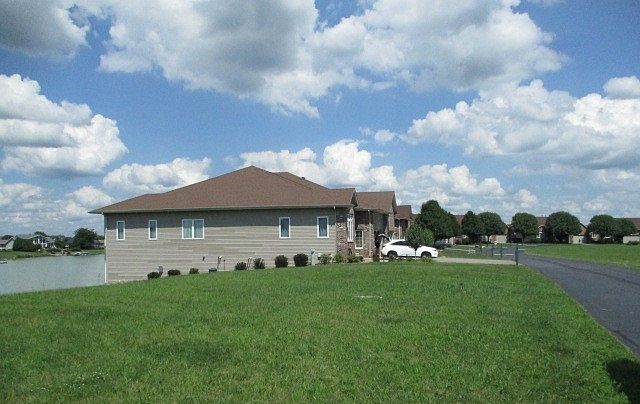 1st image of 3771 Lakeview Dr