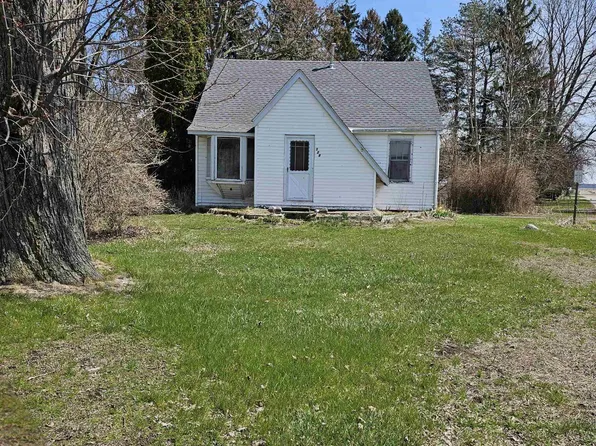 329 Jay St, Saint Charles, MI 48655