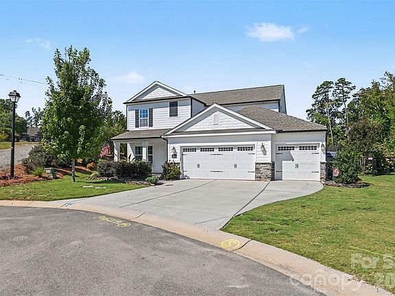 3rd image of 2703 Wedgewood Ct