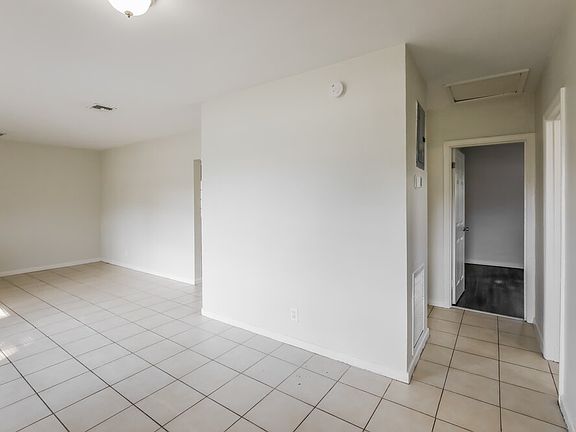 4th image of 820 Carolina Ave