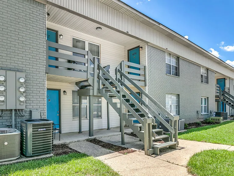 Willowbrook — Photo 17