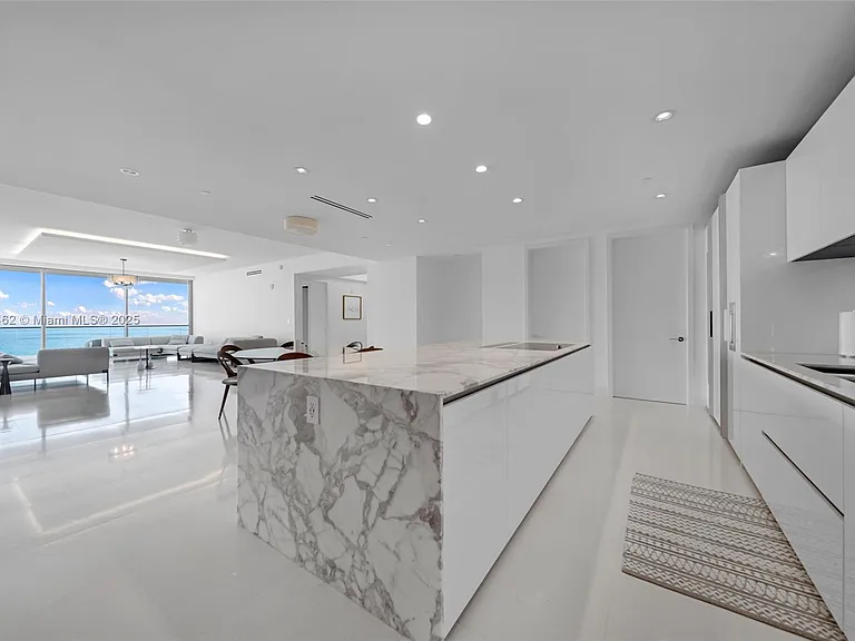 10201 Collins Ave #2516 — Photo 17