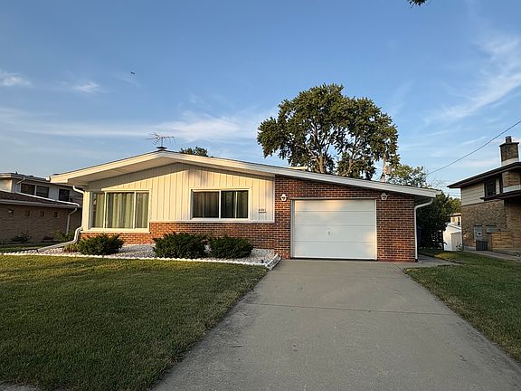 3rd image of 235 S Mayfair Pl