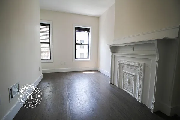 Living room, photo 1