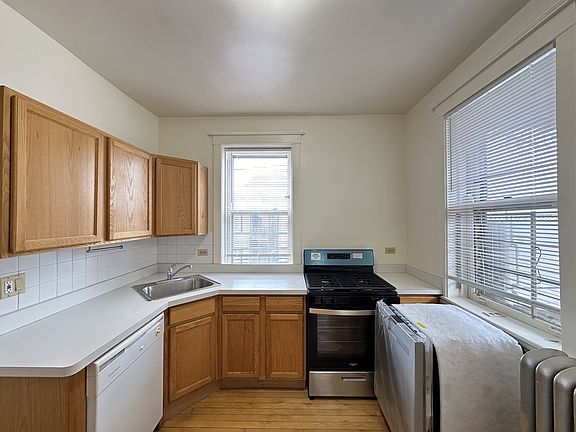 3rd image of 2010 W Grace St #3