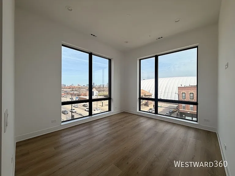 1320 S Ashland Ave #301 — Photo 2