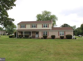 1302 Greenbriar Rd, York, PA 17404