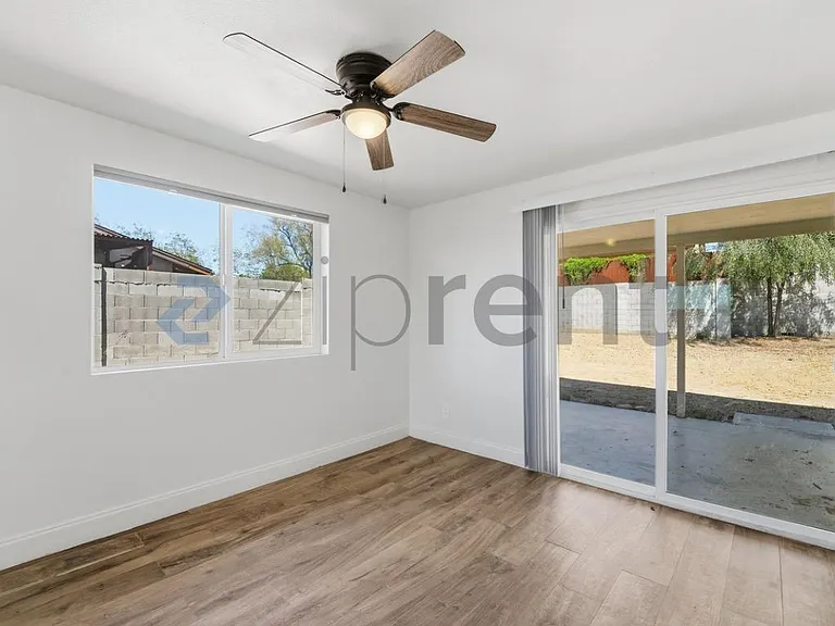 9037 N 14th St — Photo 10