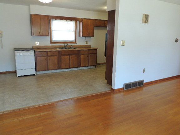 5th image of 5576 Endicott Ave