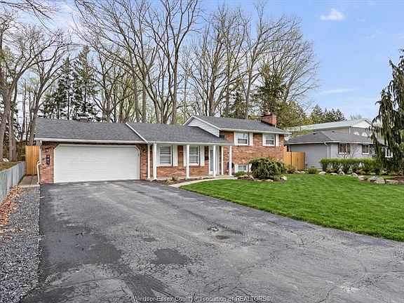 2nd image of 945 Laurier Dr