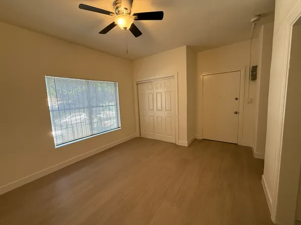 819 Irolo St APT 101, Los Angeles, CA 90005