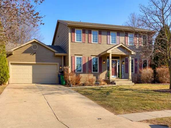 9205 Goodman Cir, Urbandale, IA 50322
