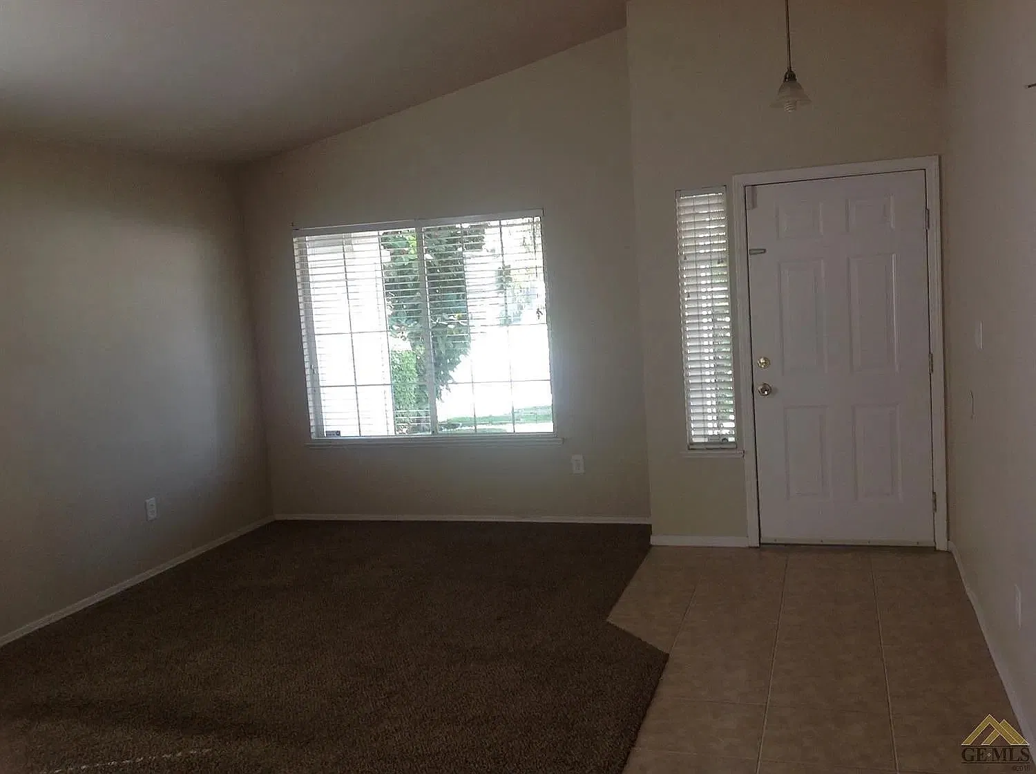 3 bed, 1387 sqft, $2,250 — Photo 2
