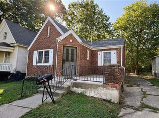 935 E Cantrell St, Decatur, IL 62521