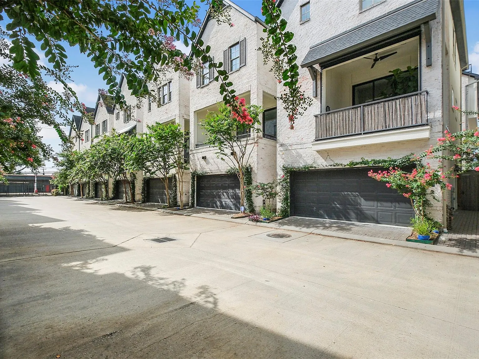 3 bed, 3.5 bath, 2144 sqft, $3,000 — Photo 1