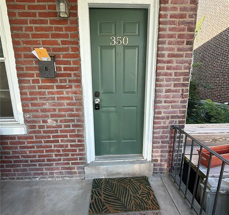 350 Dupont St