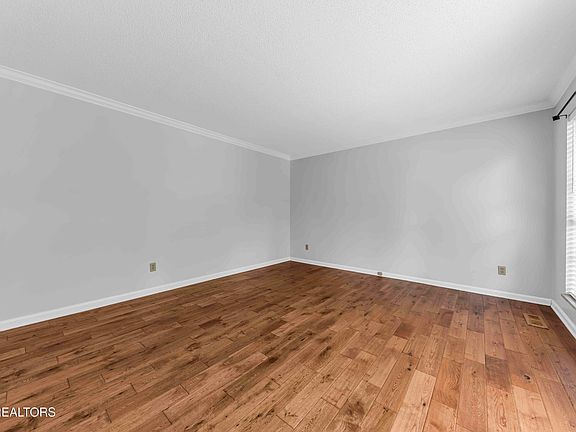4th image of 609 Lark Meadow Dr