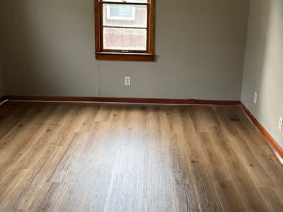 5th image of 2610 E Wood St