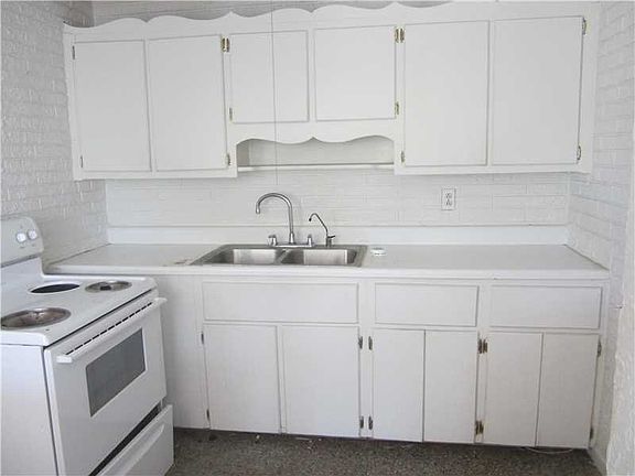 2nd image of 151 NE 28th Ct
