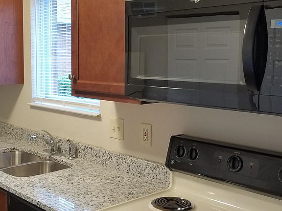 5th image of 2121 N Center St #2121
