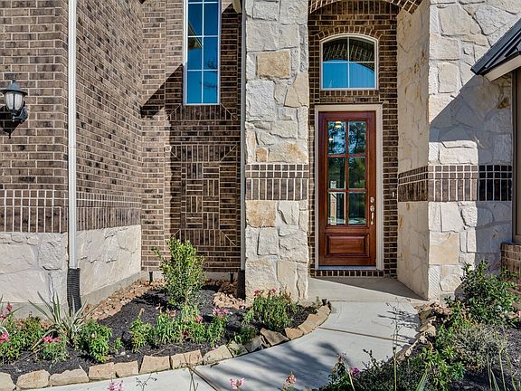 Welcoming Outdoor Presentation